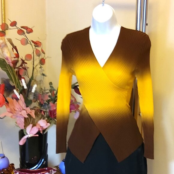 NWT Women’s Brown Yellow Dip-dyed Lightweight V Neck Long Sleeve  Sweater - Picture 3 of 7